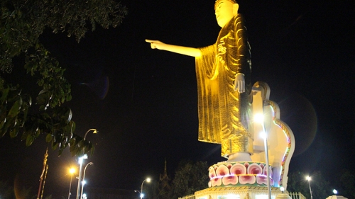 พระชี้นิ้วที่จอมสักเวียงเชียงตุง