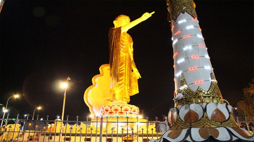 พระชี้นิ้วที่จอมสักเวียงเชียงตุง