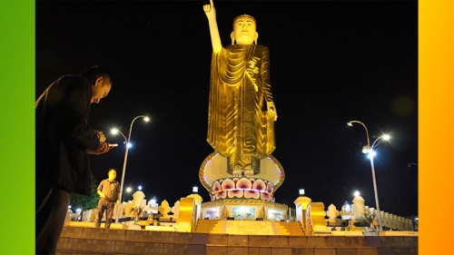 พระชี้นิ้วที่จอมสักเวียงเชียงตุง