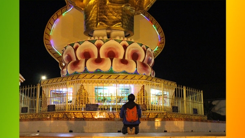 พระชี้นิ้วที่จอมสักเวียงเชียงตุง